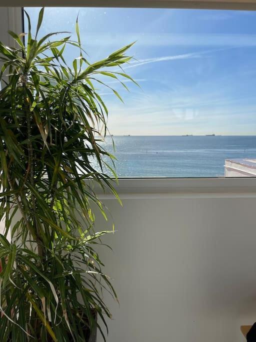 Beach Front Apartment Gibraltar Eksteriør bilde