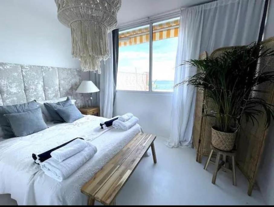 Beach Front Apartment Gibraltar Eksteriør bilde