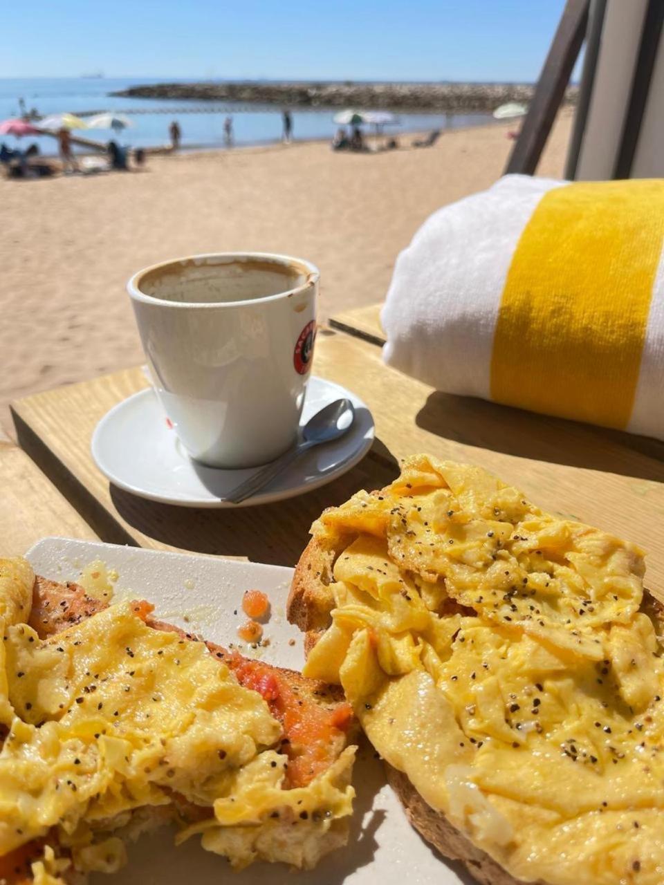 Beach Front Apartment Gibraltar Eksteriør bilde